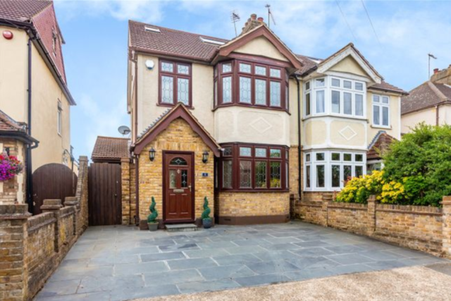 4 bed semi-detached house for sale