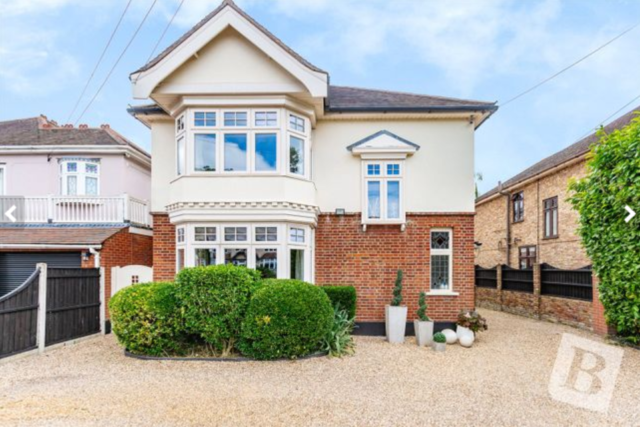 4 bed detached house for sale